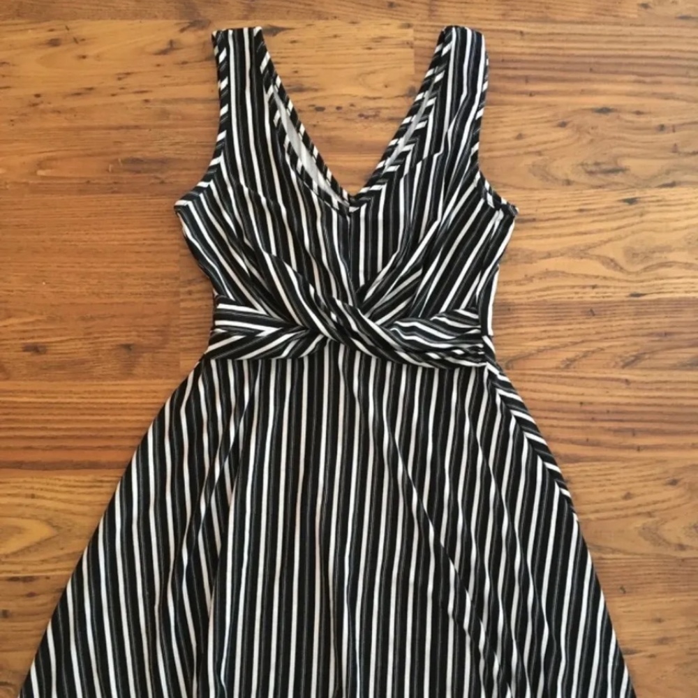 Mini black and white dress size small
